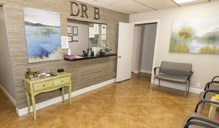receptionist desk of Delray Beach Auto Accident Injury Chiropractic